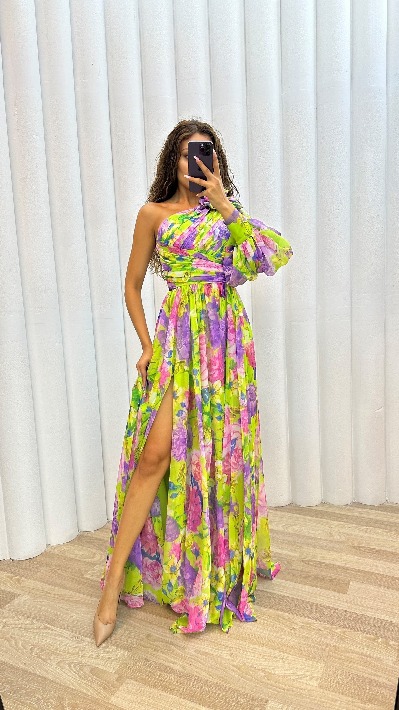 Whitney - Vestido Elegante e Fluido